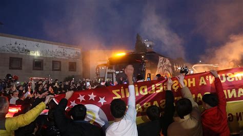 Galatasaray'a meşaleli karşılama- Son Dakika Spor Haberleri